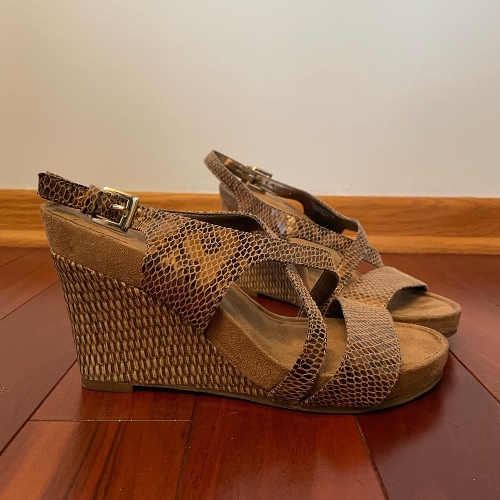 Aerosoles snake skin wedge size 6